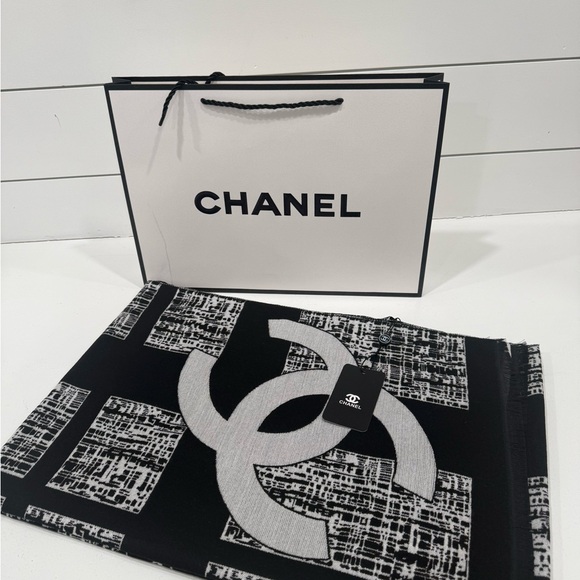 CHANEL Monochrome Logo VIP Scarf - Picture 2 of 3